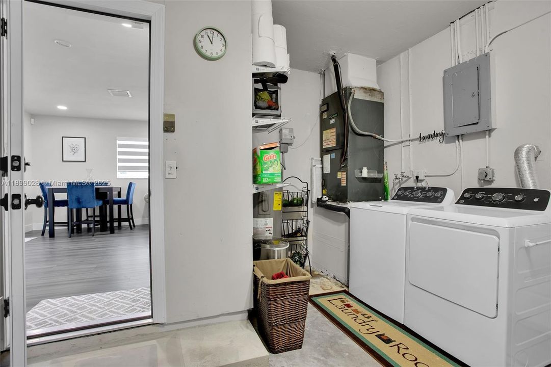 For Sale: $700,000 (3 beds, 2 baths, 1604 Square Feet)