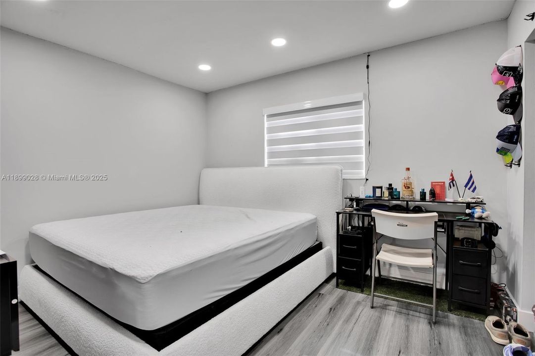 For Sale: $700,000 (3 beds, 2 baths, 1604 Square Feet)