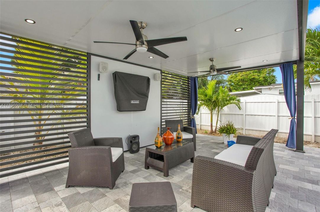 For Sale: $700,000 (3 beds, 2 baths, 1604 Square Feet)