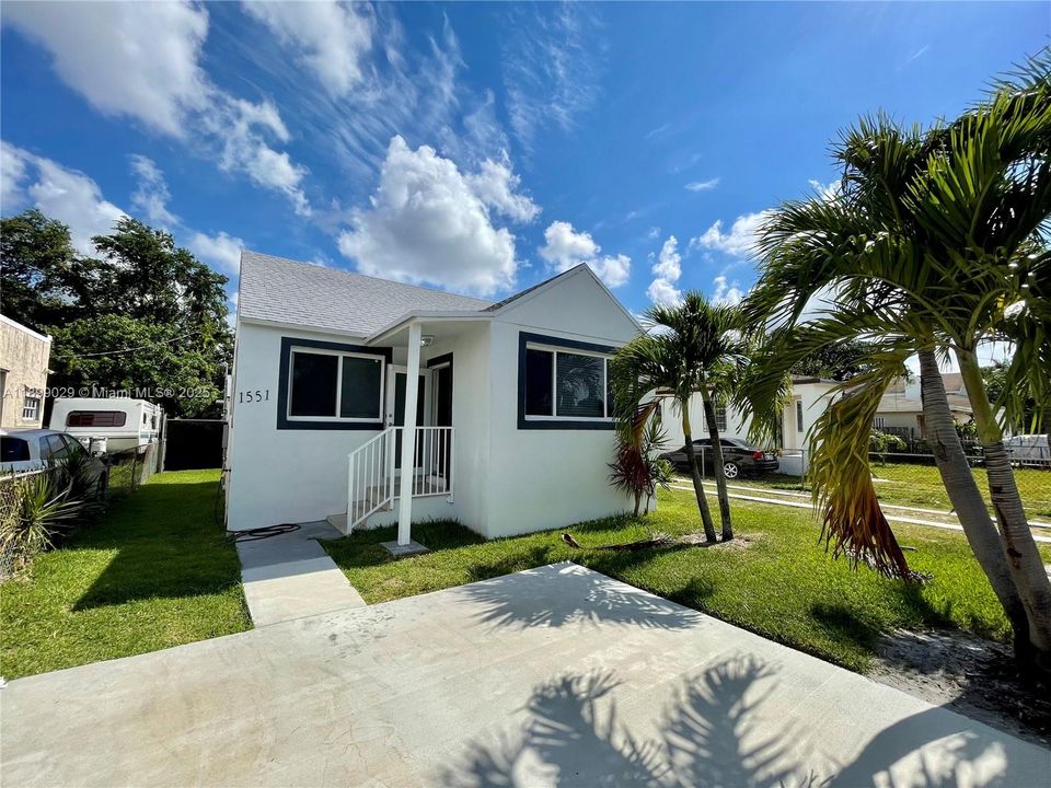 For Rent: $2,699 (3 beds, 2 baths, 1475 Square Feet)