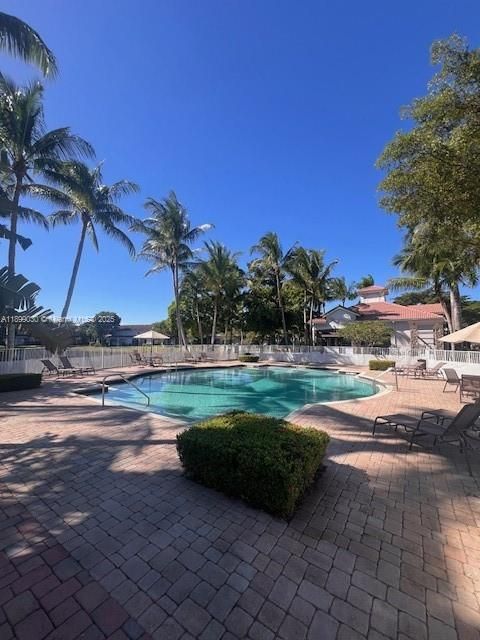 待售: $370,000 (3 贝兹, 2 浴室, 1306 平方英尺)