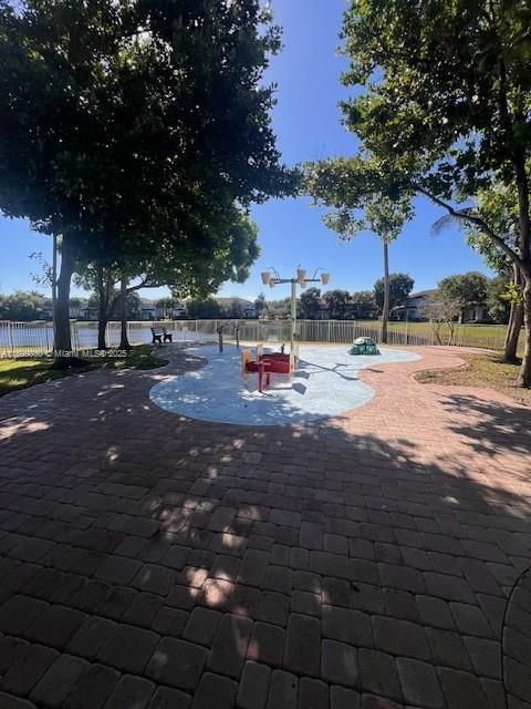 待售: $370,000 (3 贝兹, 2 浴室, 1306 平方英尺)