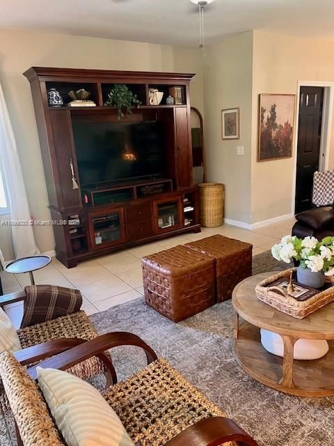 待售: $370,000 (3 贝兹, 2 浴室, 1306 平方英尺)