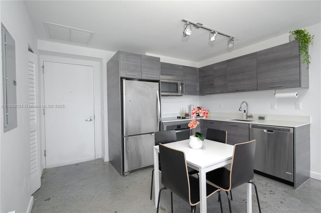 For Rent: $2,600 (1 beds, 1 baths, 533 Square Feet)