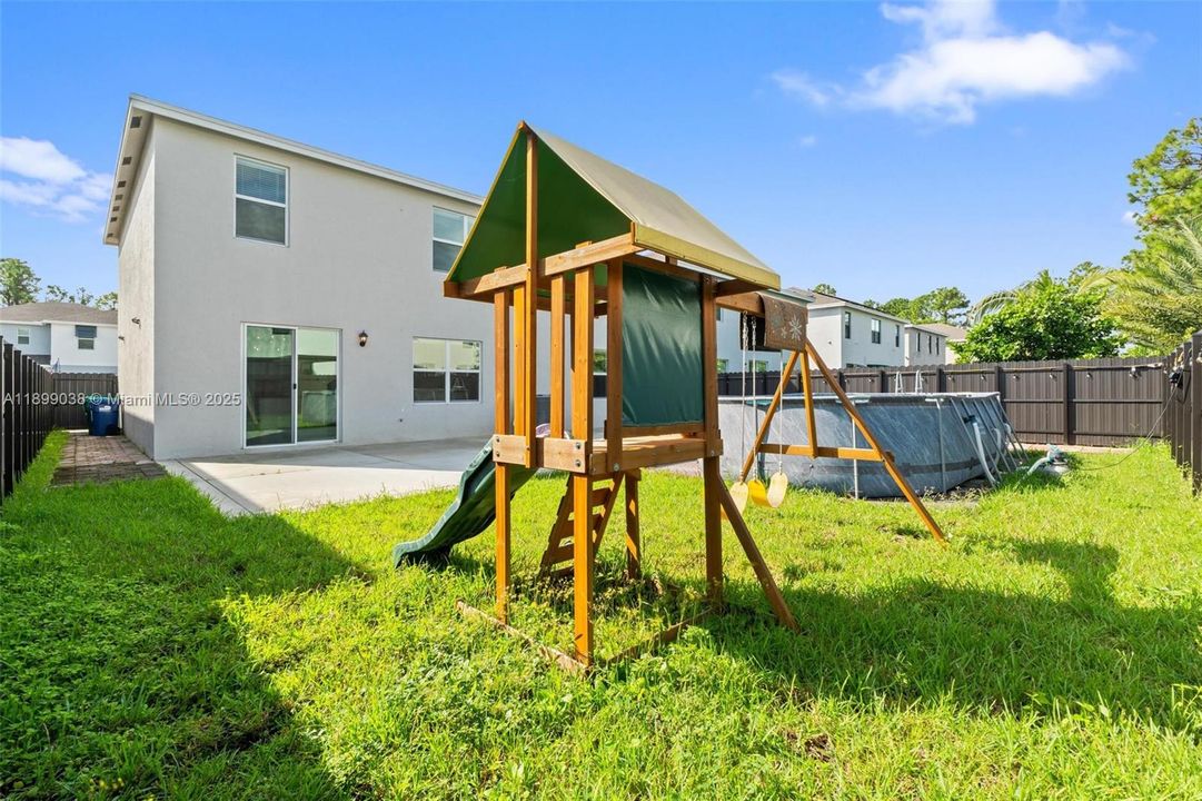 Recently Rented: $3,300 (4 beds, 2 baths, 2696 Square Feet)