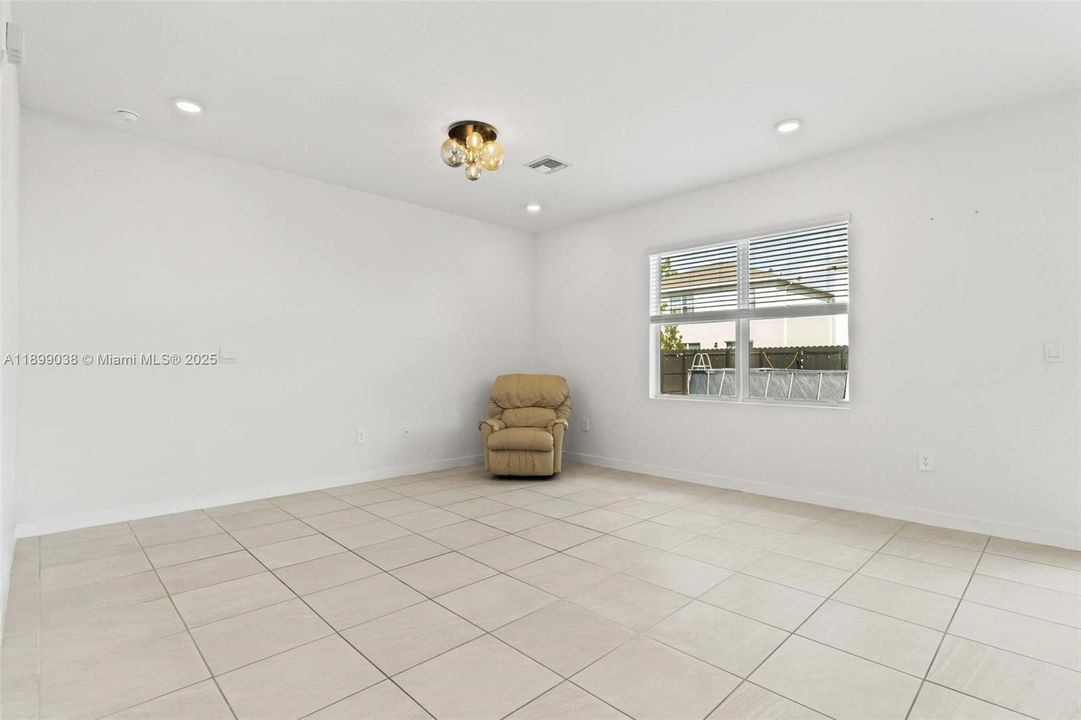 Recently Rented: $3,300 (4 beds, 2 baths, 2696 Square Feet)