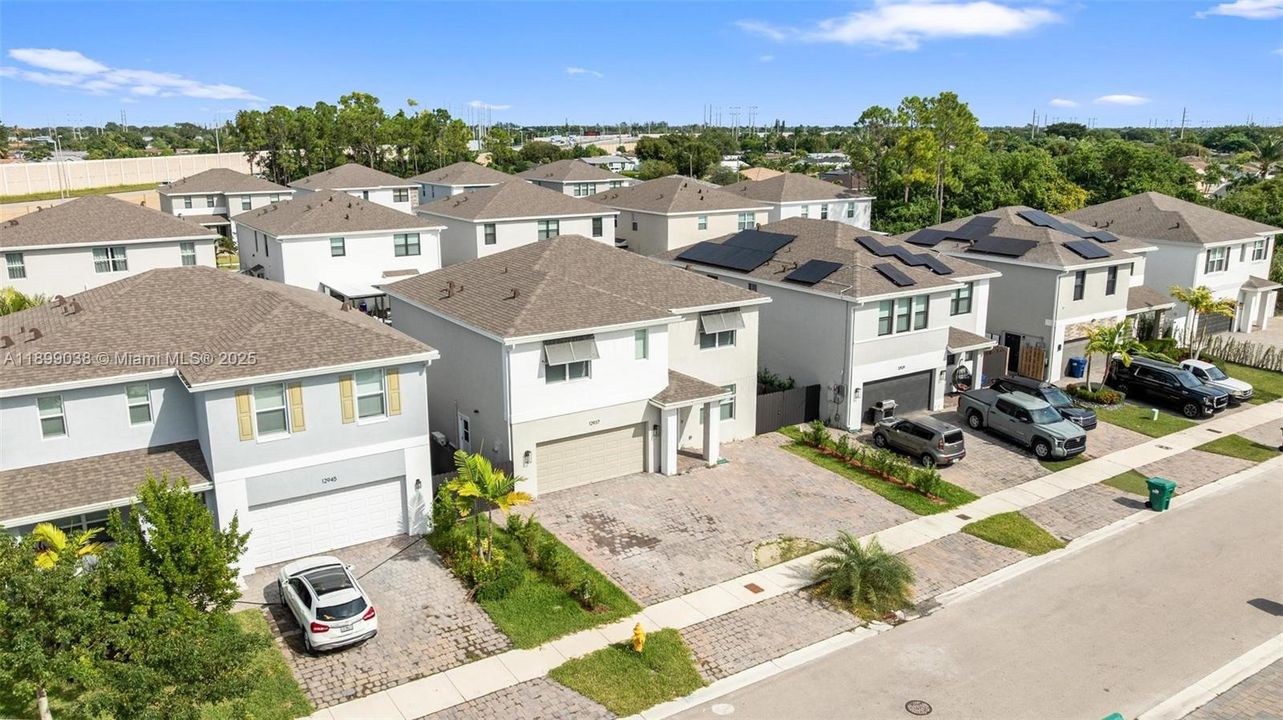 Recently Rented: $3,300 (4 beds, 2 baths, 2696 Square Feet)