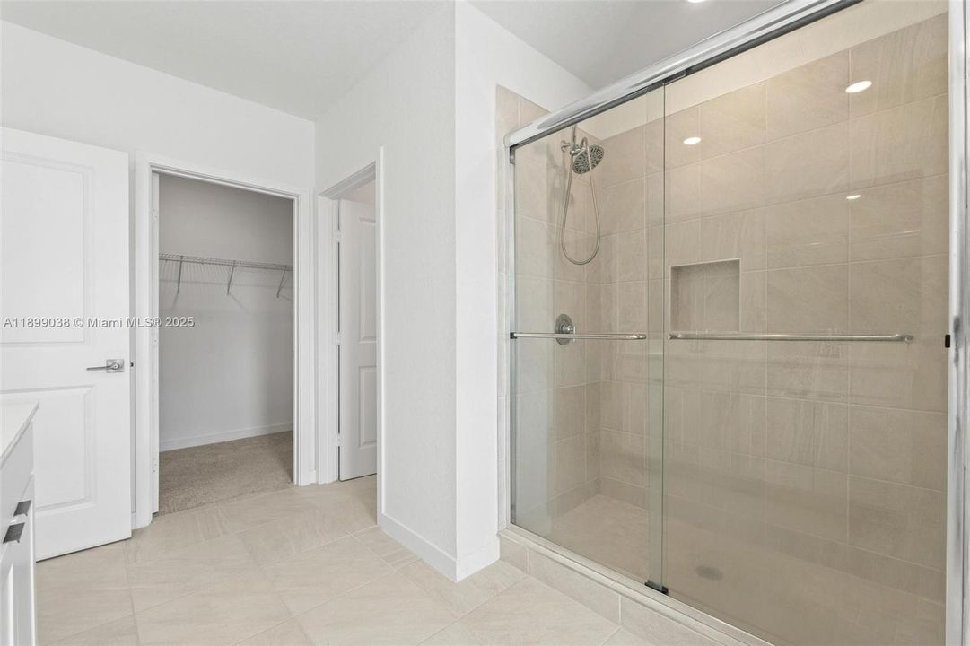 Recently Rented: $3,300 (4 beds, 2 baths, 2696 Square Feet)