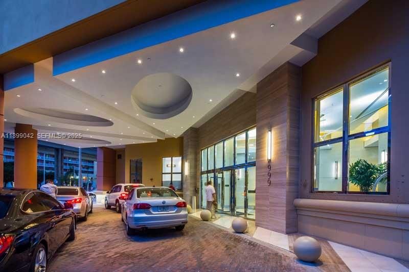 Active With Contract: $3,399 (1 beds, 1 baths, 760 Square Feet)