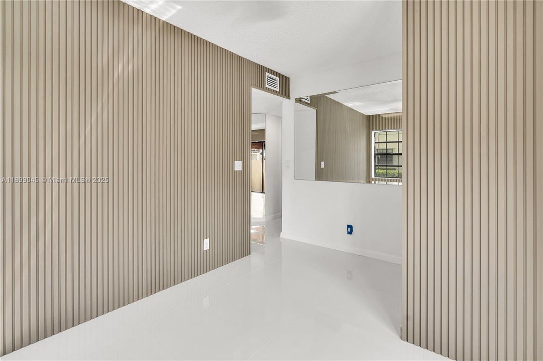 合同活跃: $292,000 (3 贝兹, 2 浴室, 1300 平方英尺)