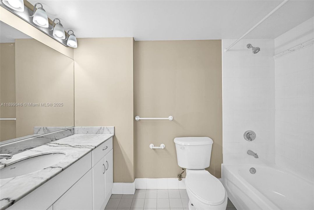 合同活跃: $730,000 (2 贝兹, 2 浴室, 1105 平方英尺)