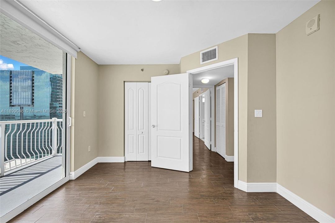 合同活跃: $730,000 (2 贝兹, 2 浴室, 1105 平方英尺)