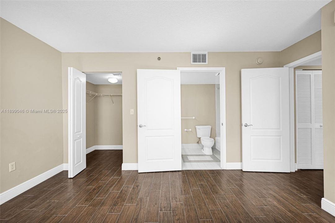 合同活跃: $730,000 (2 贝兹, 2 浴室, 1105 平方英尺)