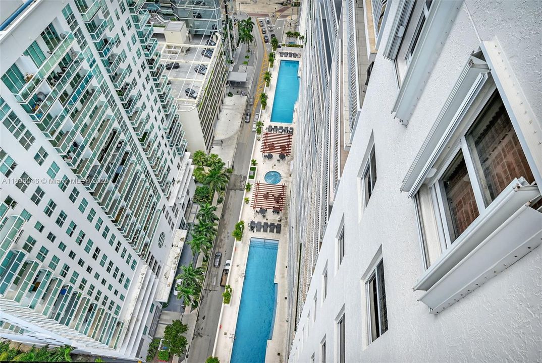 合同活跃: $730,000 (2 贝兹, 2 浴室, 1105 平方英尺)