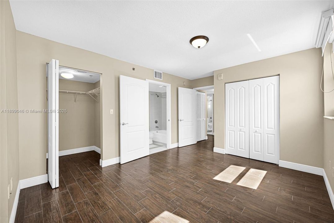 合同活跃: $730,000 (2 贝兹, 2 浴室, 1105 平方英尺)