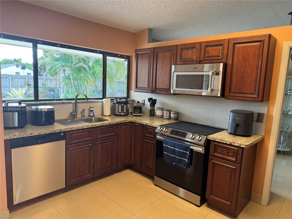 For Sale: $795,000 (4 beds, 2 baths, 2367 Square Feet)