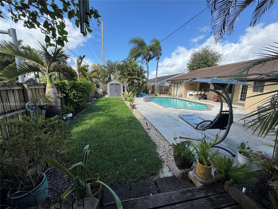 For Sale: $795,000 (4 beds, 2 baths, 2367 Square Feet)