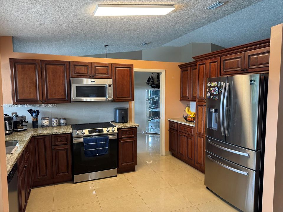 For Sale: $795,000 (4 beds, 2 baths, 2367 Square Feet)