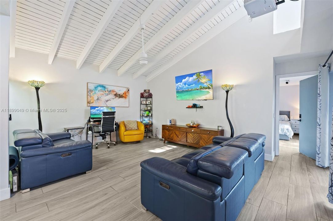 For Sale: $609,000 (3 beds, 2 baths, 1505 Square Feet)