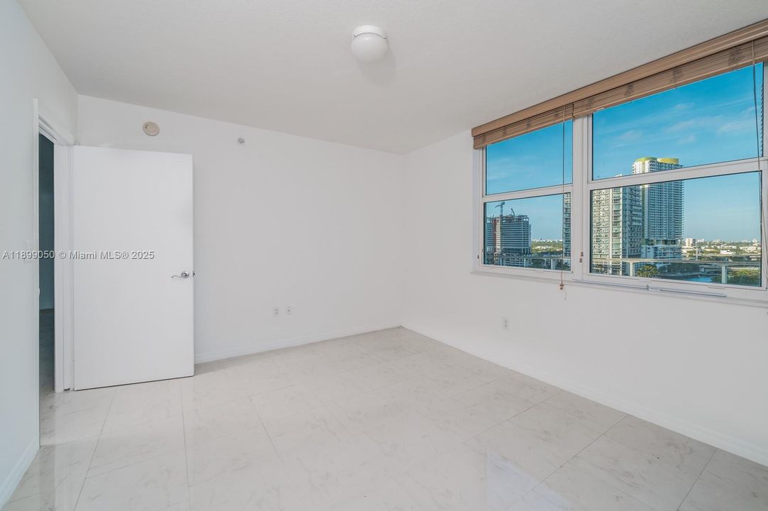 For Sale: $399,900 (1 beds, 1 baths, 757 Square Feet)