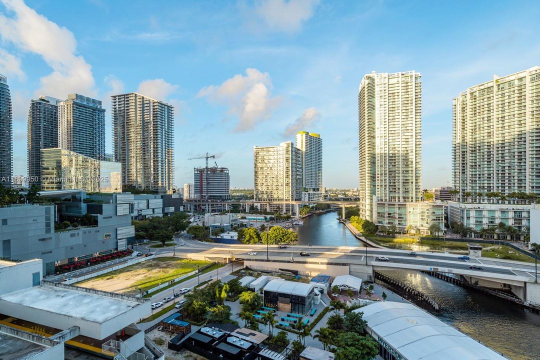 For Sale: $399,900 (1 beds, 1 baths, 757 Square Feet)