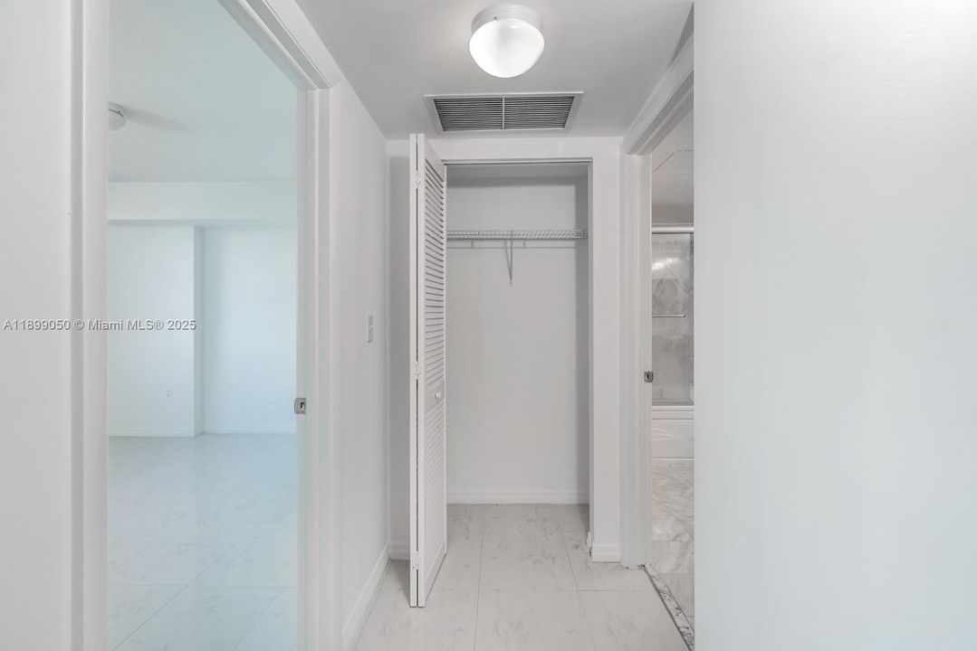 For Sale: $399,900 (1 beds, 1 baths, 757 Square Feet)