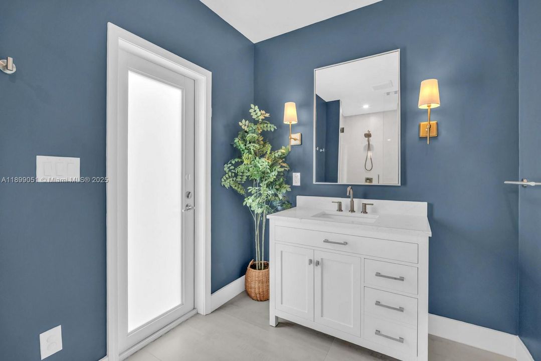 Active With Contract: $1,050,000 (5 beds, 3 baths, 2686 Square Feet)