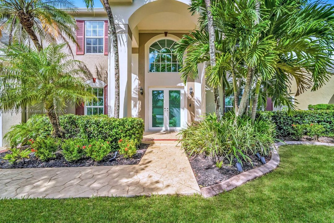 Active With Contract: $1,050,000 (5 beds, 3 baths, 2686 Square Feet)