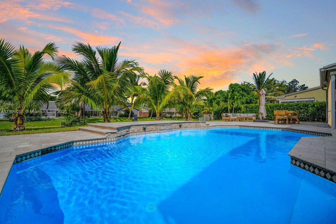 Active With Contract: $1,050,000 (5 beds, 3 baths, 2686 Square Feet)