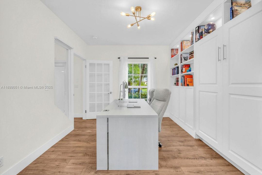 Active With Contract: $1,050,000 (5 beds, 3 baths, 2686 Square Feet)