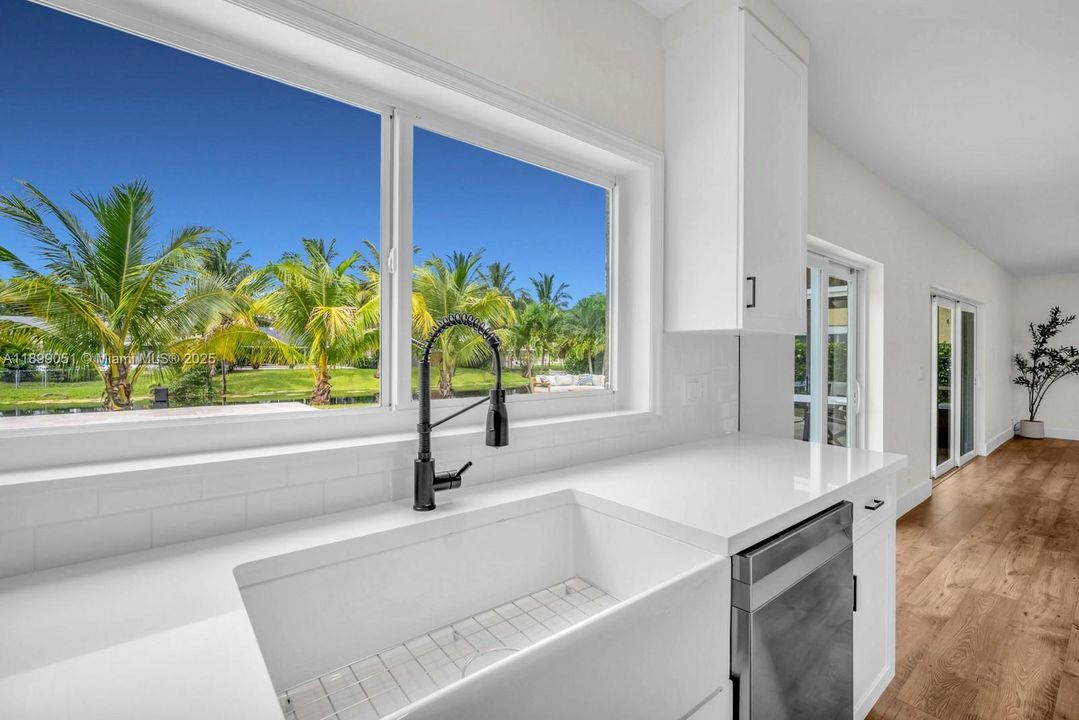 Active With Contract: $1,050,000 (5 beds, 3 baths, 2686 Square Feet)