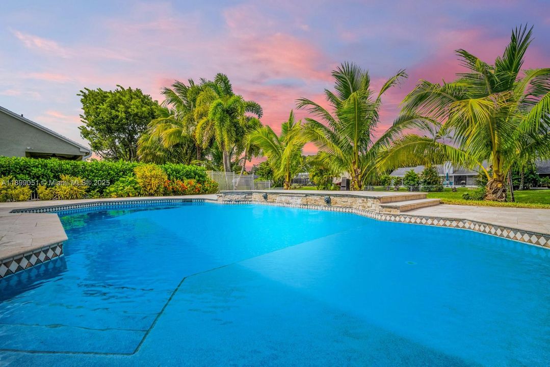 Active With Contract: $1,050,000 (5 beds, 3 baths, 2686 Square Feet)