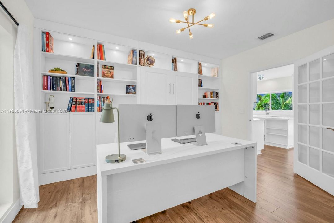 Active With Contract: $1,050,000 (5 beds, 3 baths, 2686 Square Feet)