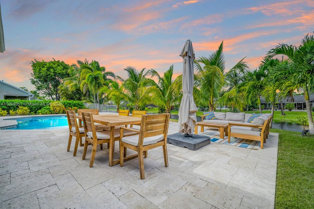 Active With Contract: $1,050,000 (5 beds, 3 baths, 2686 Square Feet)