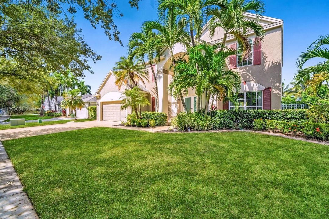 Active With Contract: $1,050,000 (5 beds, 3 baths, 2686 Square Feet)