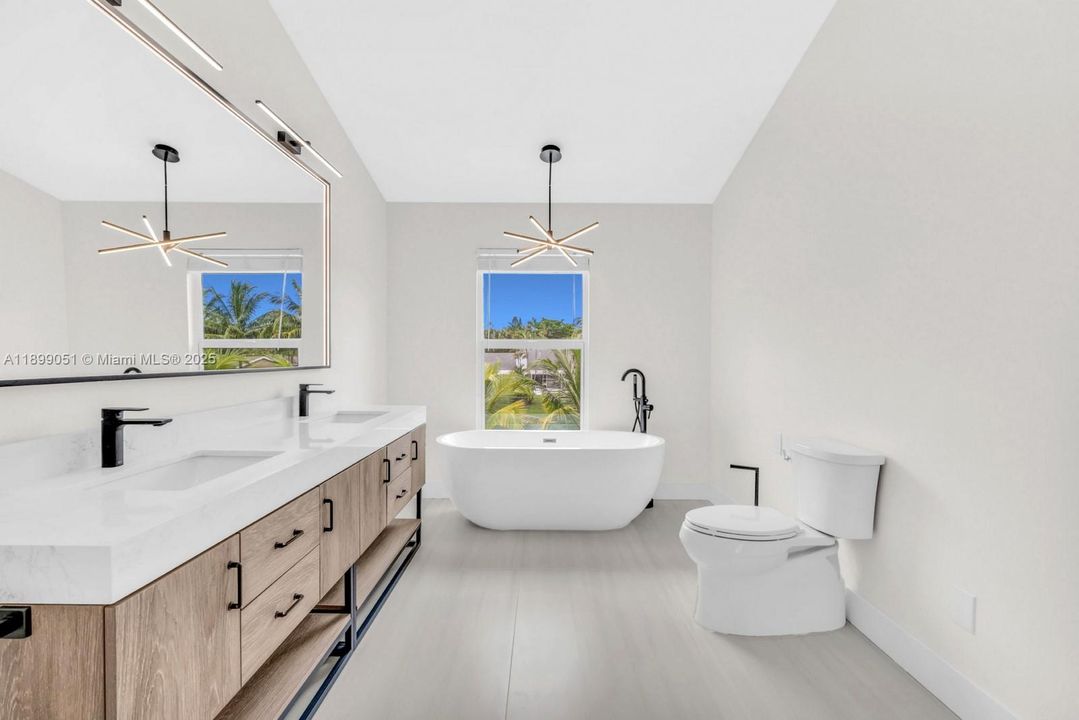 Active With Contract: $1,050,000 (5 beds, 3 baths, 2686 Square Feet)
