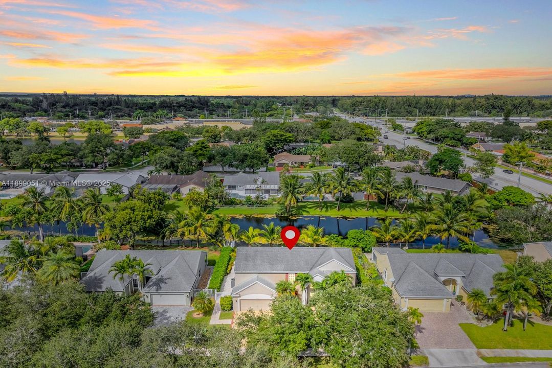 Active With Contract: $1,050,000 (5 beds, 3 baths, 2686 Square Feet)
