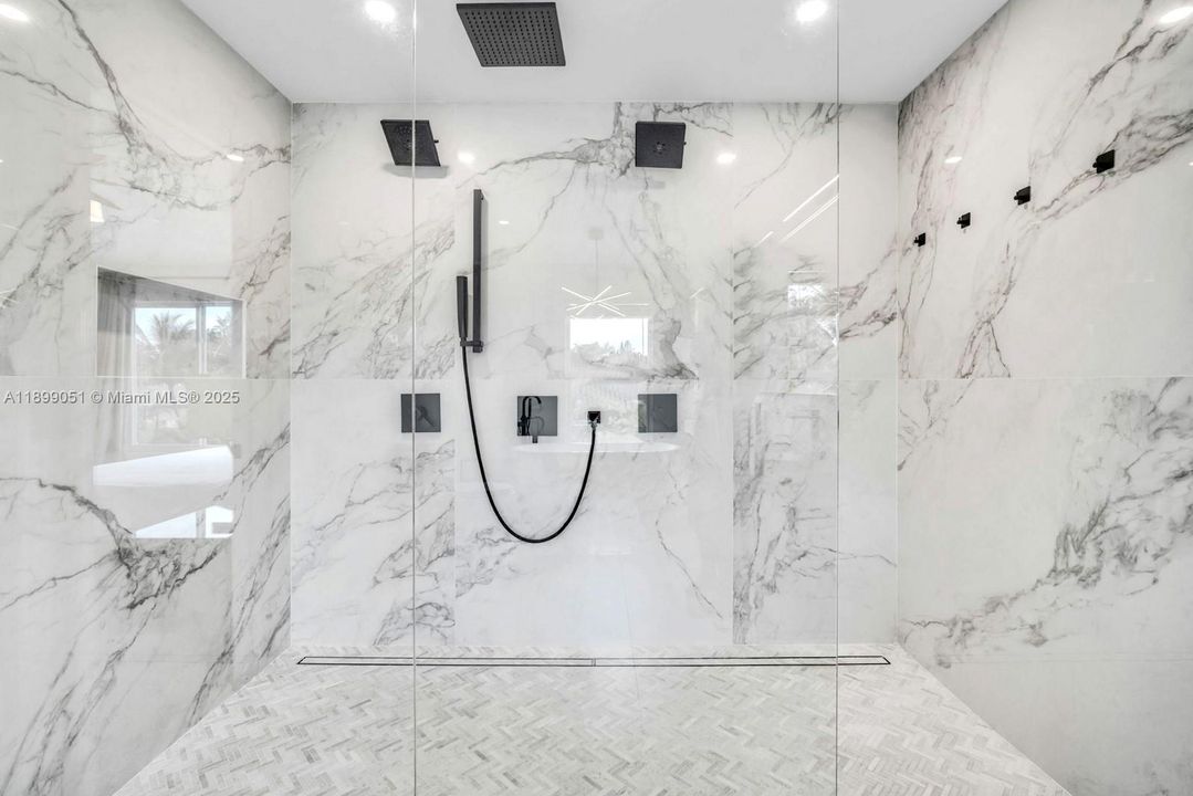 Active With Contract: $1,050,000 (5 beds, 3 baths, 2686 Square Feet)