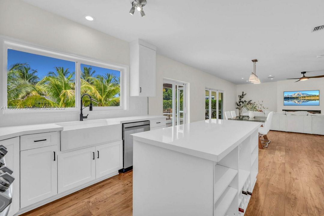 Active With Contract: $1,050,000 (5 beds, 3 baths, 2686 Square Feet)