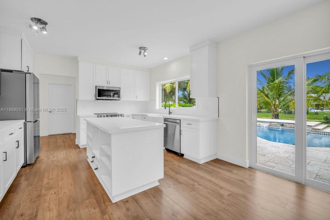 Active With Contract: $1,050,000 (5 beds, 3 baths, 2686 Square Feet)