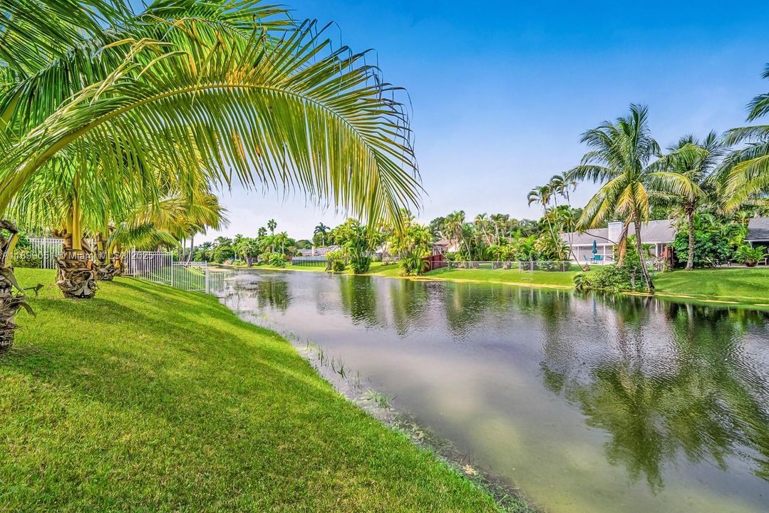 Active With Contract: $1,050,000 (5 beds, 3 baths, 2686 Square Feet)