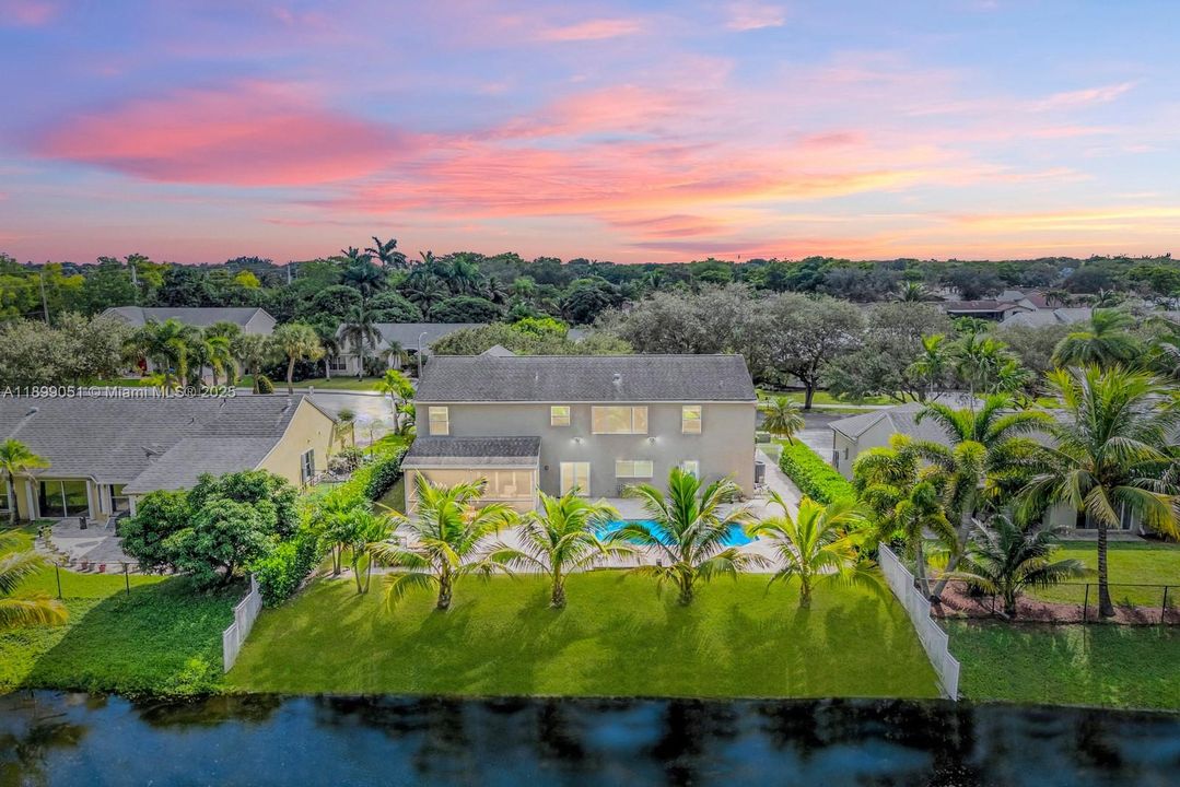 Active With Contract: $1,050,000 (5 beds, 3 baths, 2686 Square Feet)