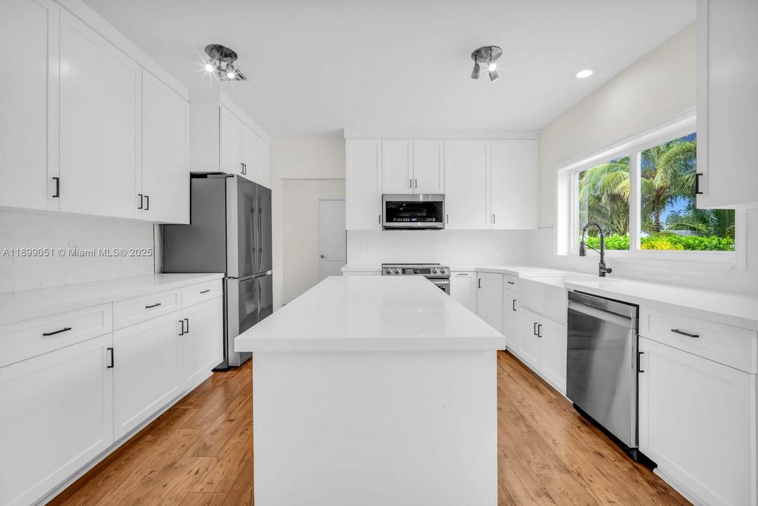 Active With Contract: $1,050,000 (5 beds, 3 baths, 2686 Square Feet)