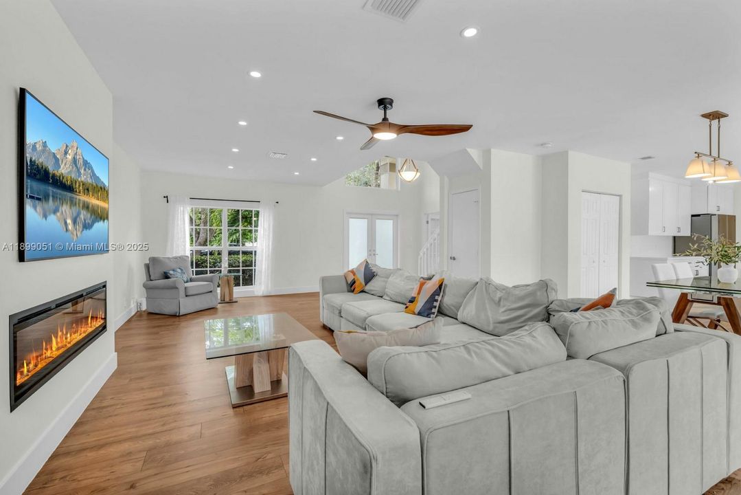 Active With Contract: $1,050,000 (5 beds, 3 baths, 2686 Square Feet)