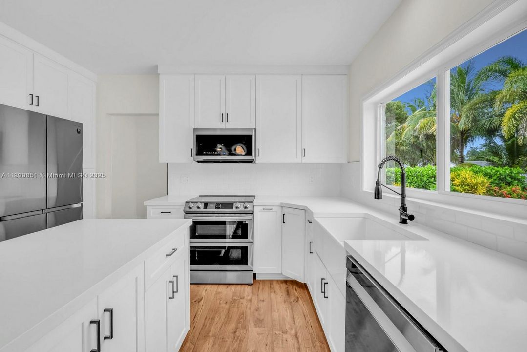 Active With Contract: $1,050,000 (5 beds, 3 baths, 2686 Square Feet)