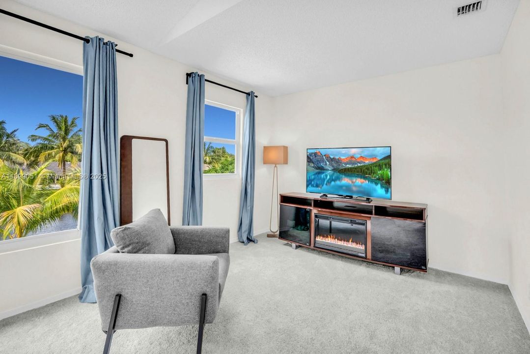 Active With Contract: $1,050,000 (5 beds, 3 baths, 2686 Square Feet)