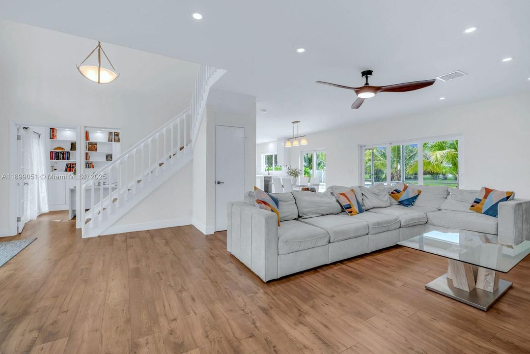 Active With Contract: $1,050,000 (5 beds, 3 baths, 2686 Square Feet)