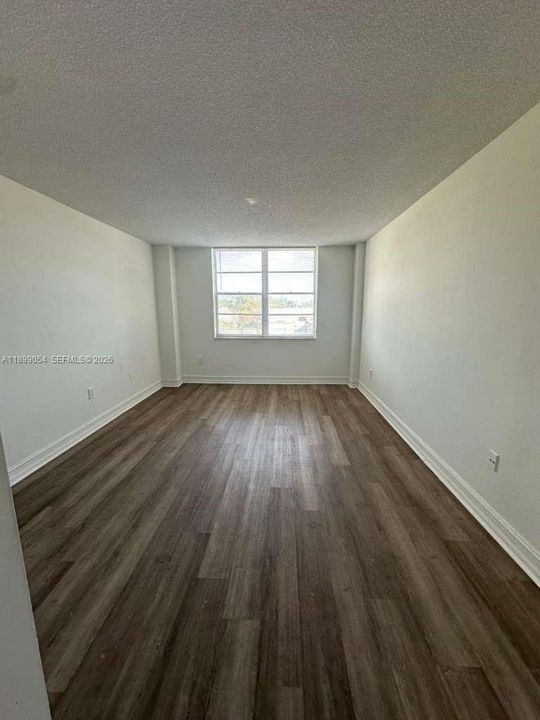 For Rent: $1,500 (1 beds, 1 baths, 840 Square Feet)