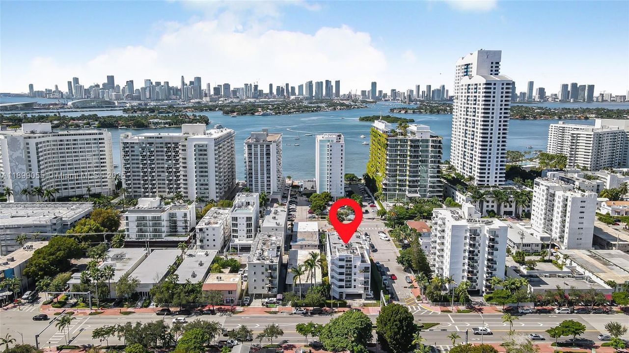 Active With Contract: $300,000 (1 beds, 1 baths, 785 Square Feet)