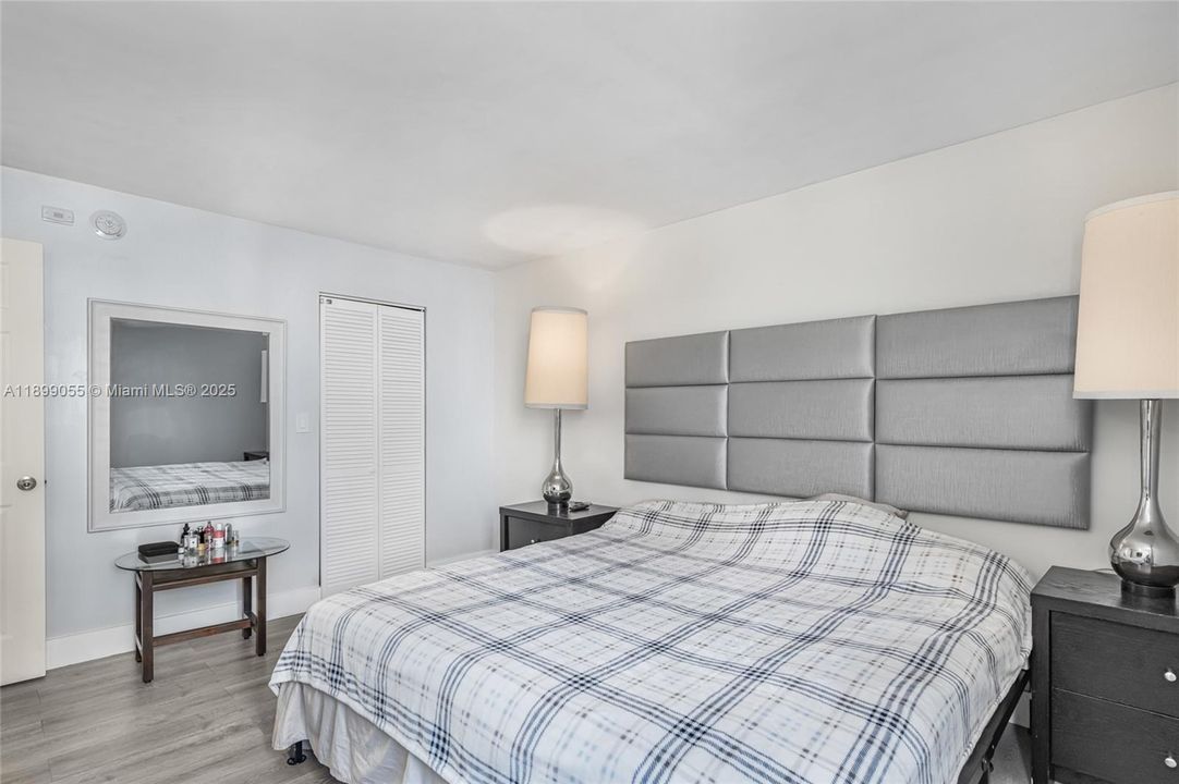 Active With Contract: $300,000 (1 beds, 1 baths, 785 Square Feet)